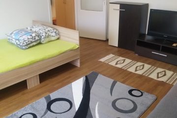Debrecen, Egyetem sugárút - Homy flat in quiet street is for rent.